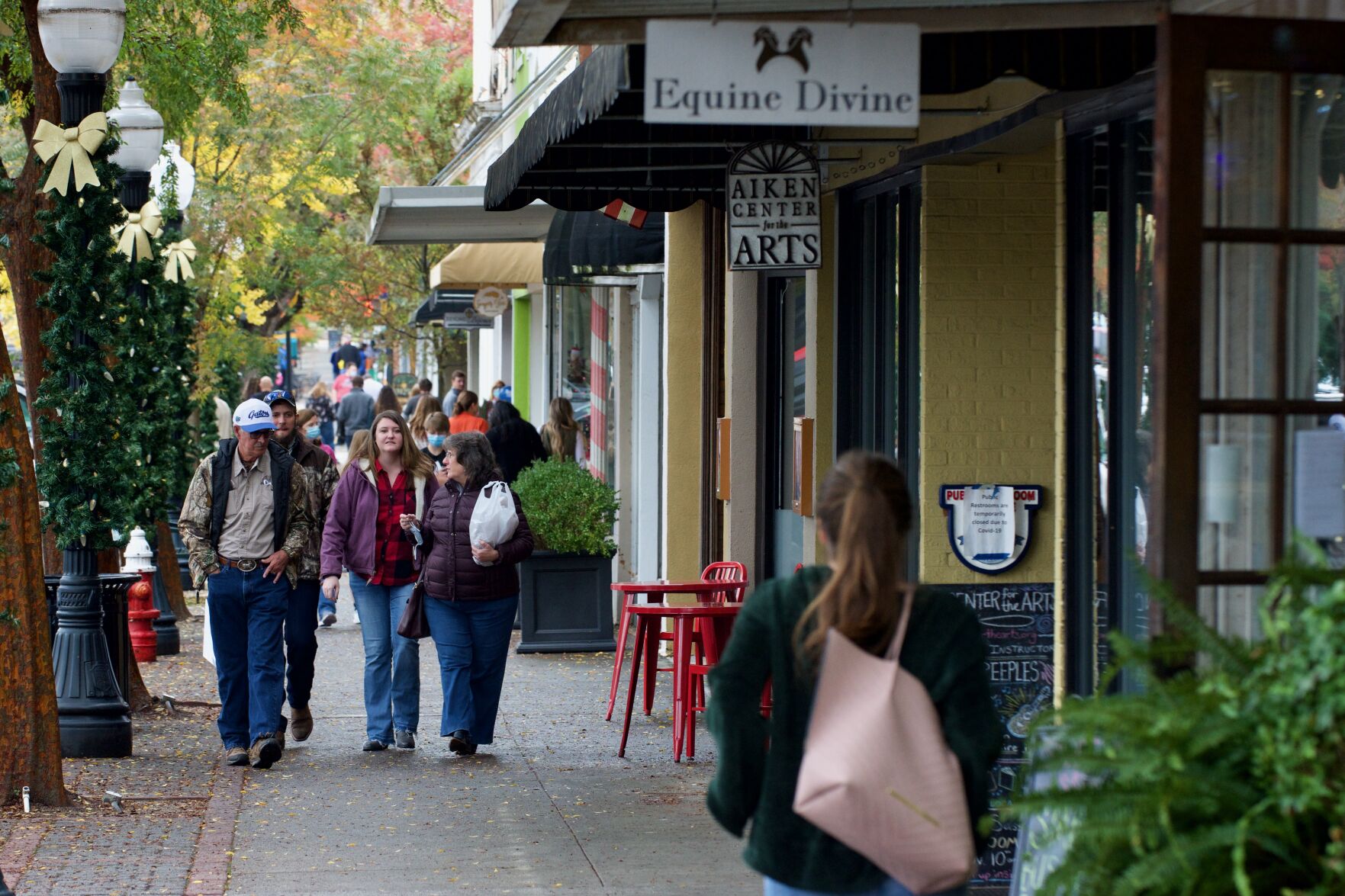 SBS, Laurens Street, Crowds, Aiken Center for the Arts